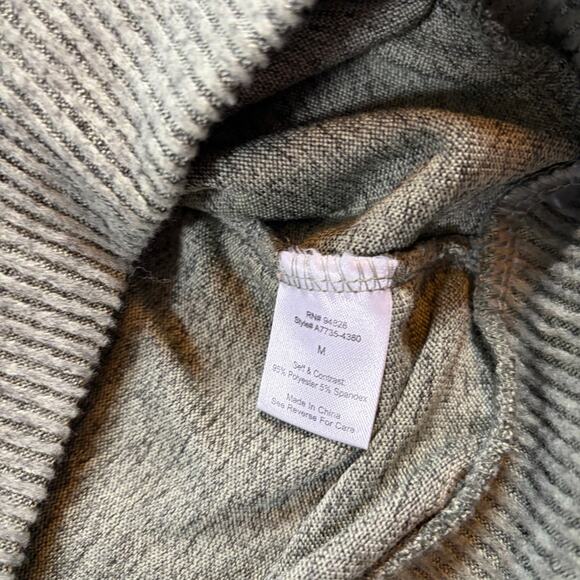 Janet Chung green quarter zip sweater. M Mock neck front pocket 3/4 sleeve. Soft - Picture 8 of 8